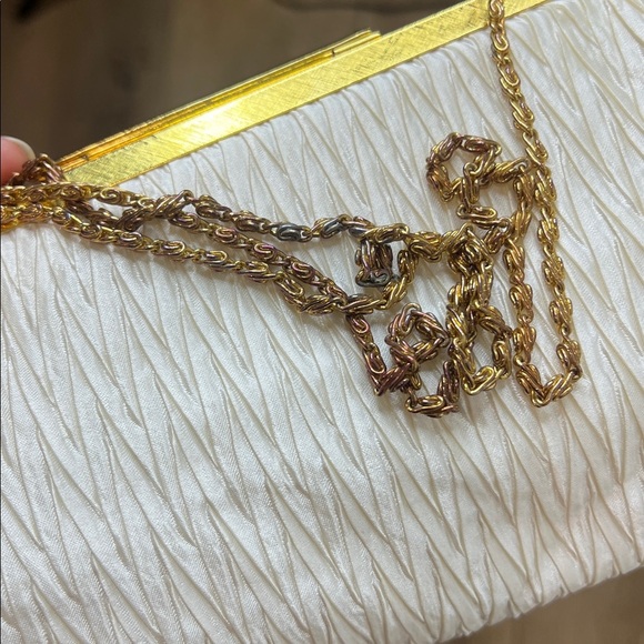 Le Regale White with Goldtone Hardware Vintage Evening Bag - Picture 9 of 9